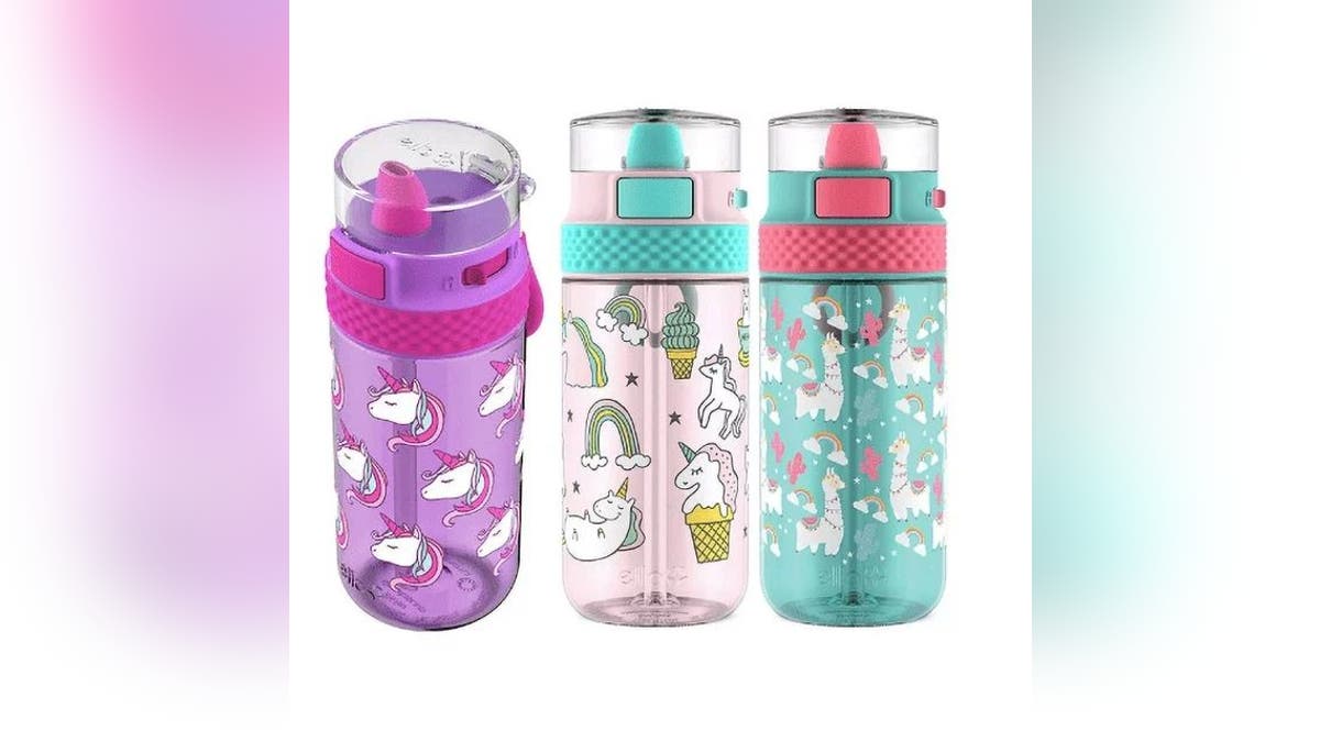 Get three water bottle in this set.