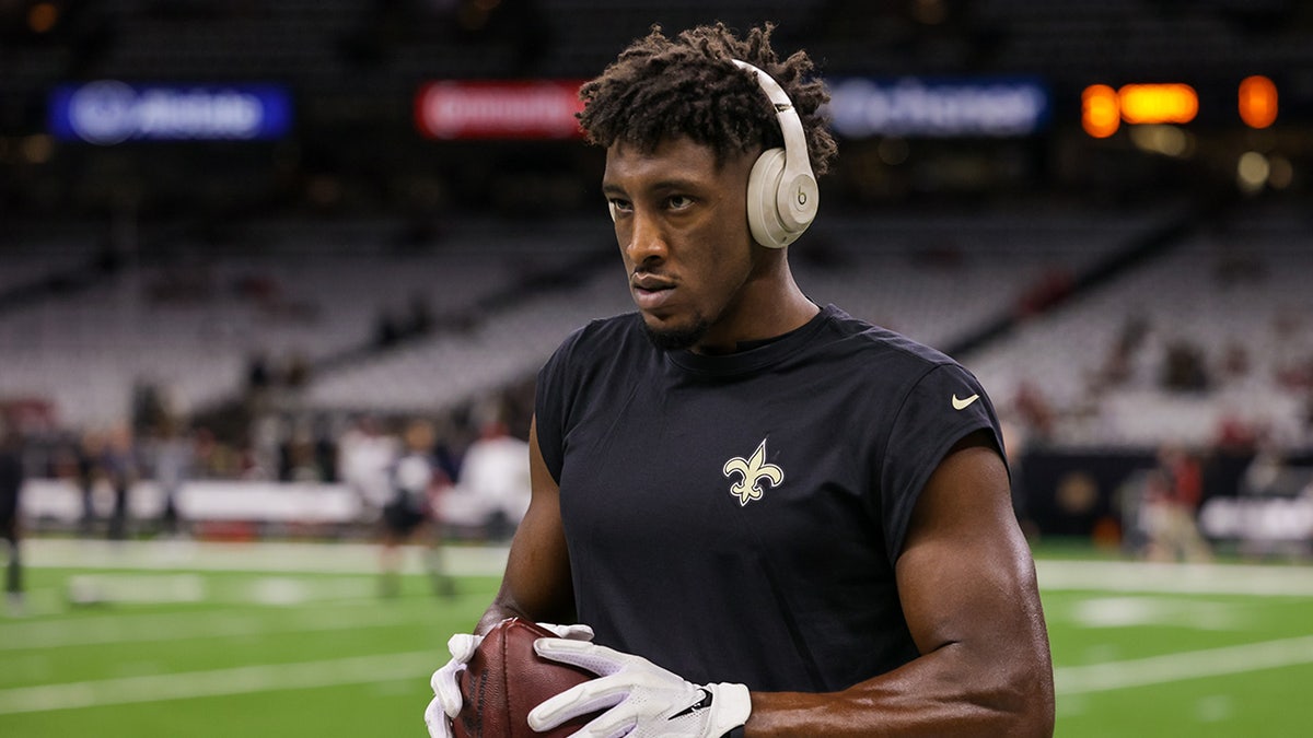 Michael Thomas warms up before a game