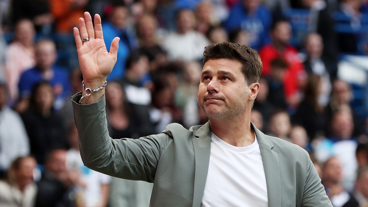 Mauricio Pochettino waves to the crowd