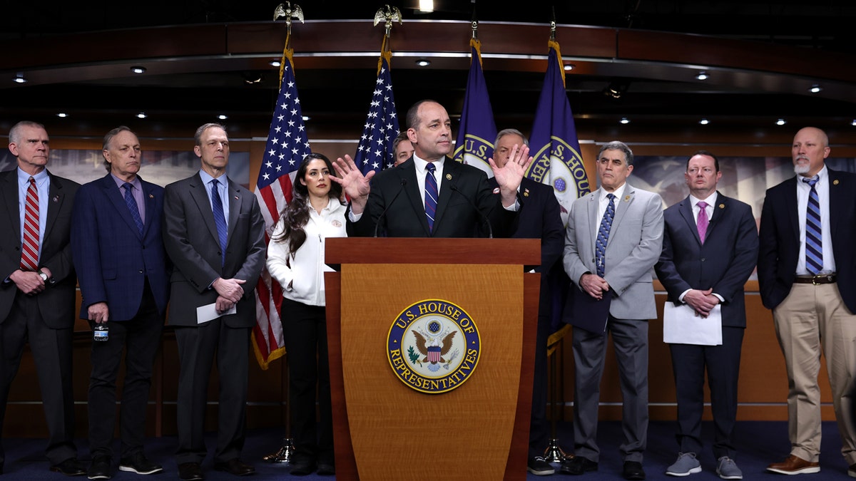 Bob Good y miembros del Freedom Caucus de la Cámara de Representantes