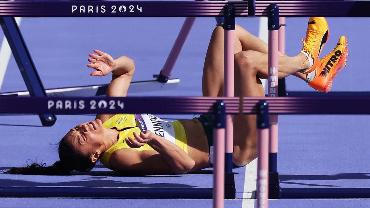 Michelle Jenneke falls before an obstacle