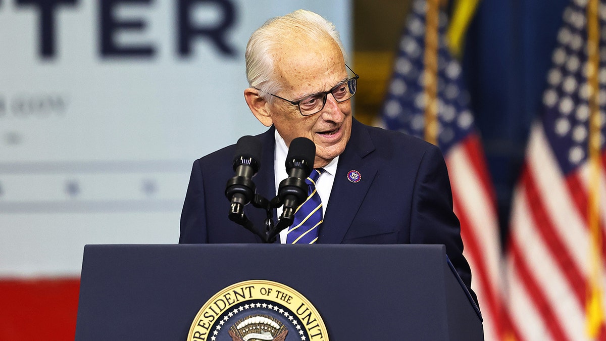 Anggota DPR New Jersey Bill Pascrell Jr.