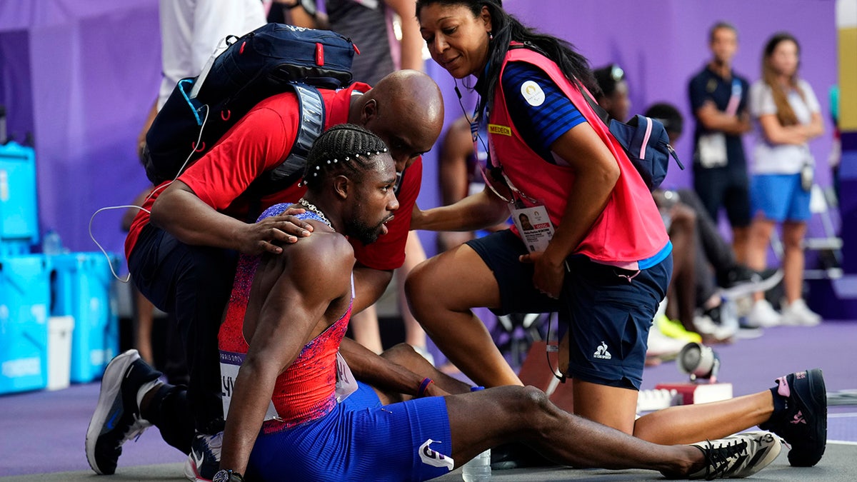 Los entrenadores comprueban a Noah Lyles