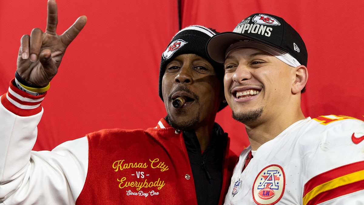 Los hombres de Mahomes lo celebran