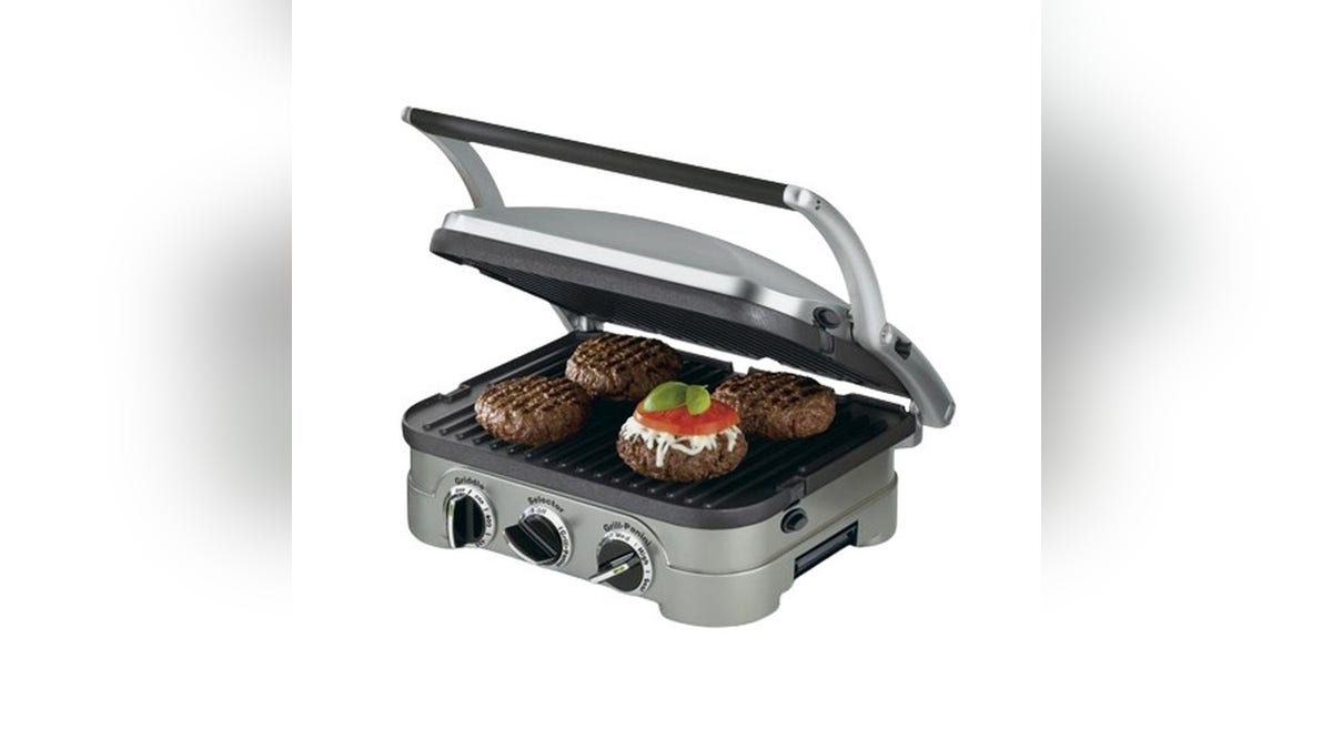 Watching the game in a small apartment or at a tailgating party? A griddler can give you the flavor of a grill but without taking up the space.?