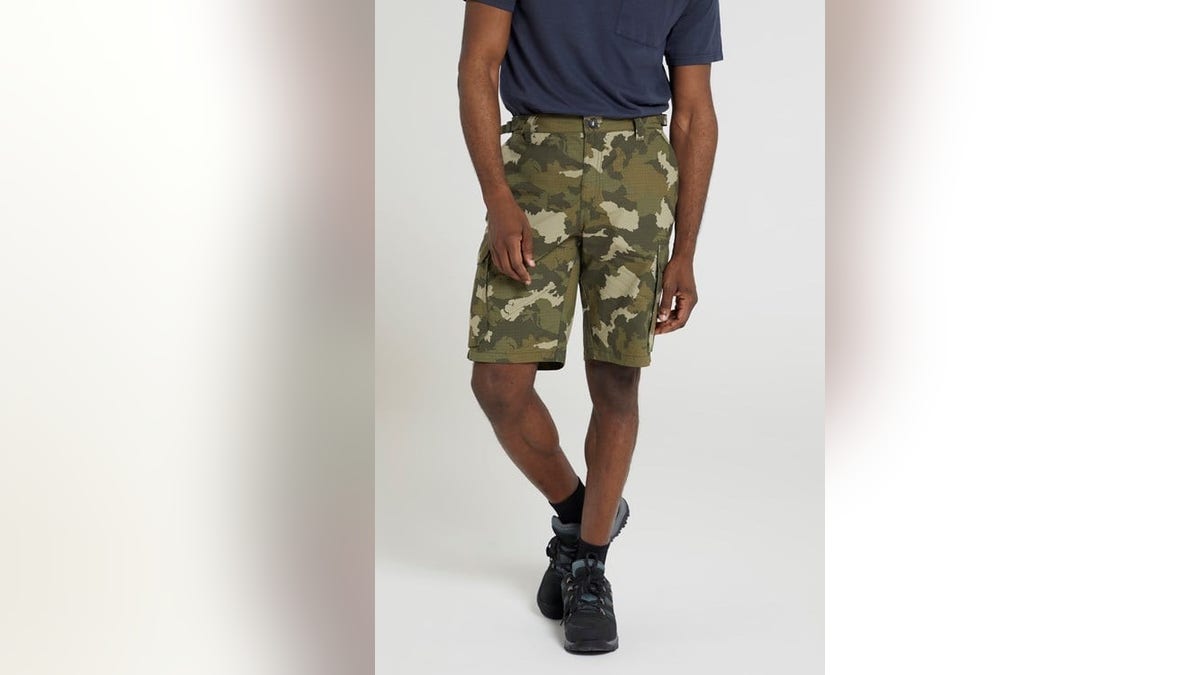 Diese Cargo-Shorts vereinen Funktionalität und Stil. 