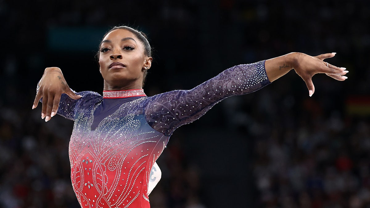 Simone Biles en el ejercicio de suelo