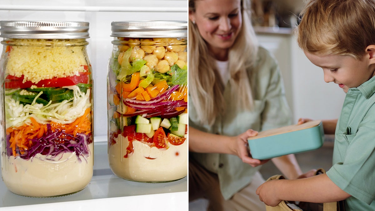 Dua salad dalam stoples kaca dibagi dengan gambar seorang wanita membantu putranya mengepak bekal makan siangnya ke dalam ranselnya.