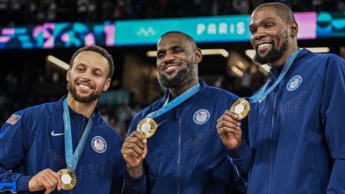 Steph Curry, LeBron James y KD