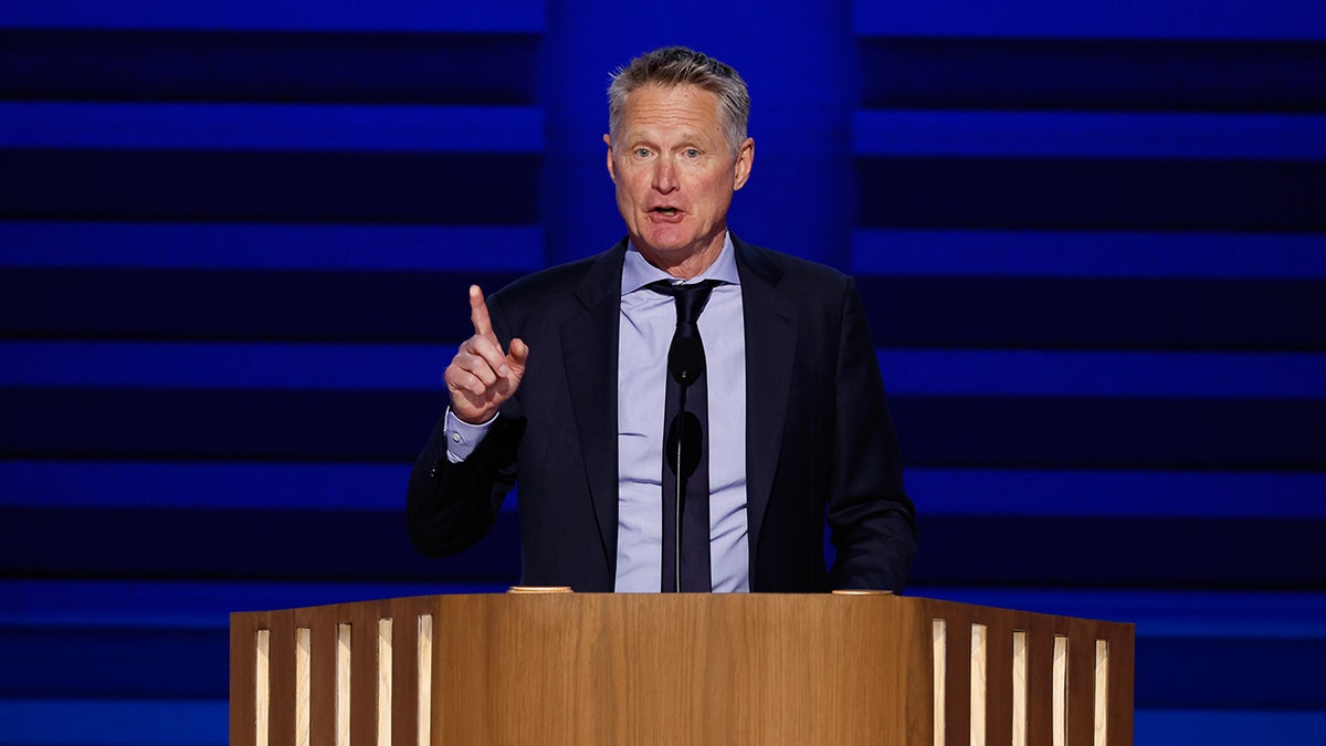 Steve Kerr speaks to the crowd