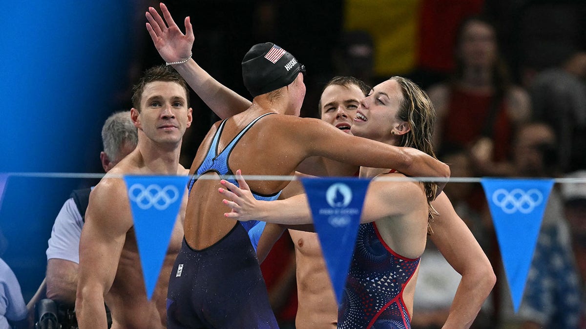 Gretchen Walsh and Torri Huske hug each other