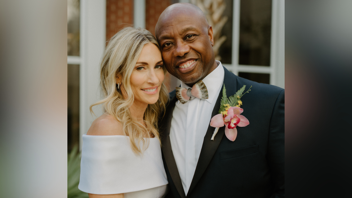 Sen. Tim Scott marries Mindy Noce in South Carolina ceremony | Fox News