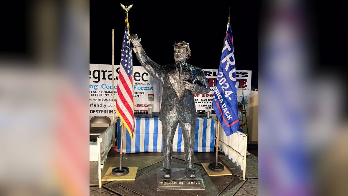 La estatua de Trump en la feria agrícola de Butler