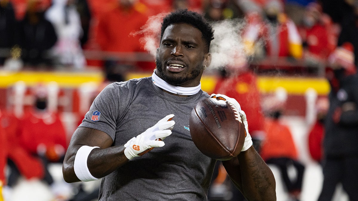 Tyreek Hill contra los Chiefs