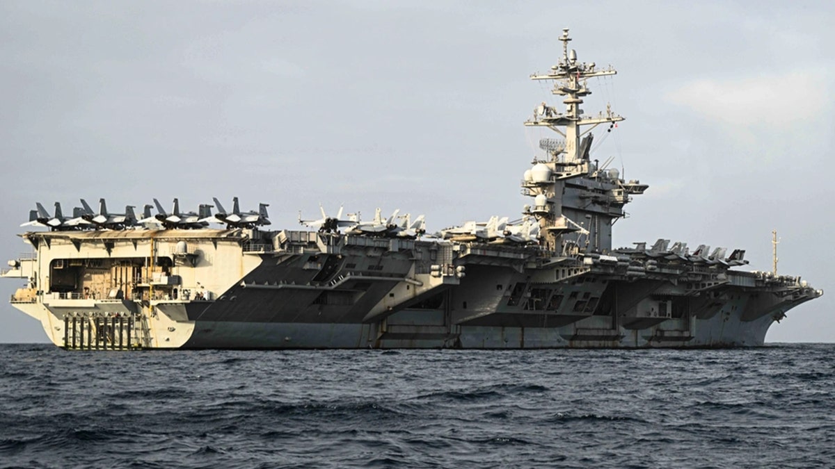 Navegando el USS Theodore Roosevelt