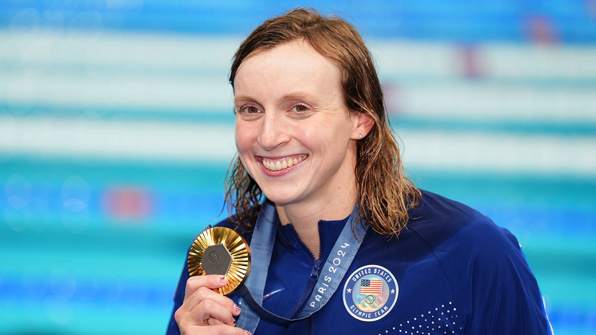 Katie Ledecky posa