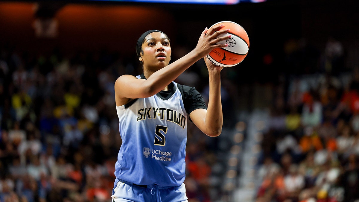 Chicago Sky star Angel Reese records WNBA first as Rookie of Year race heats up | Fox News