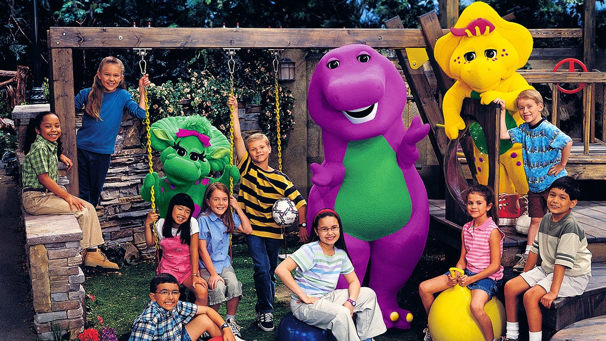 El reparto de 'Barney & Friends' con Demi Lovato y Selena Gomez