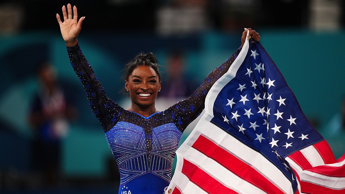 Simone Biles świętuje