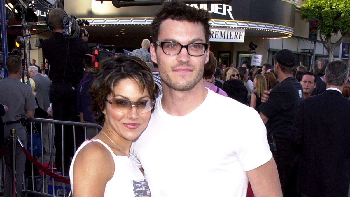 Brian Austin Green y Vanessa Marcil en la alfombra roja.