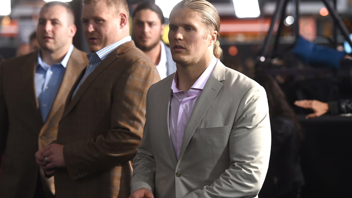 Clay Matthews in "Pitch perfect" premiere