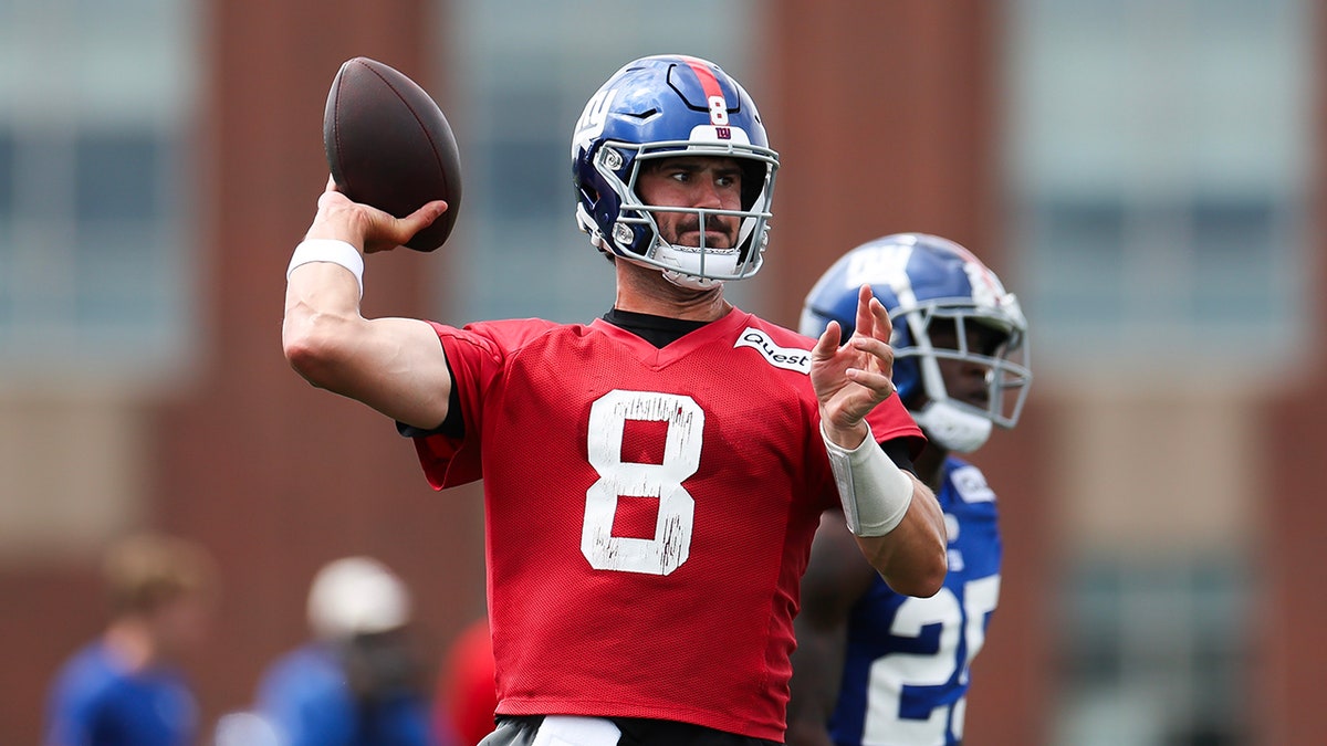 Daniel Jones gets scrappy as Giants, Lions get into multiple altercations  during joint practice | Fox News