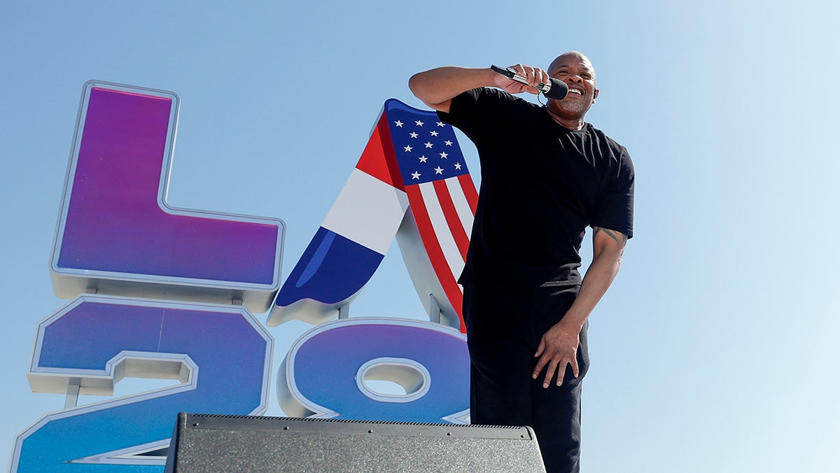 Dr. Dre en la ceremonia olímpica