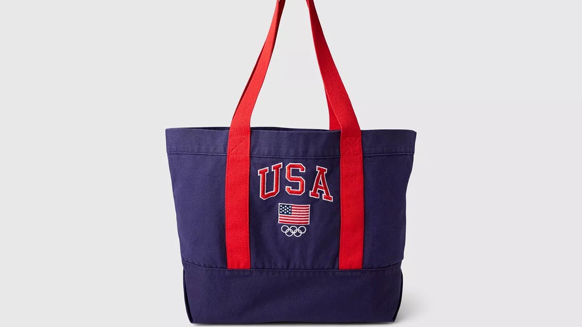 Prueba una bolsa del equipo USA de Gap.