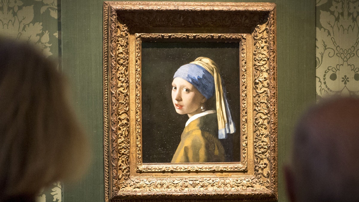 "Girl with a Pearl Earring" painting