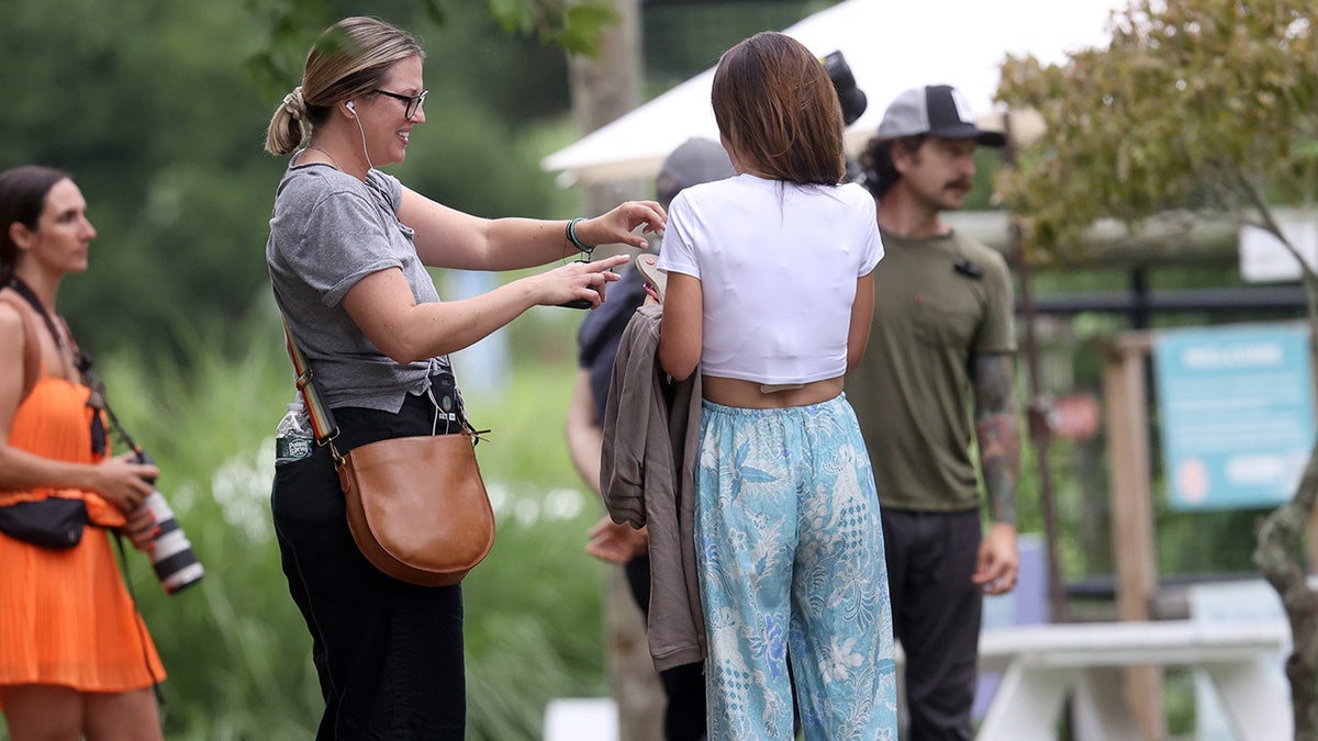 Alec Baldwin's wife Hilaria wears white T-shirt and blue pants.