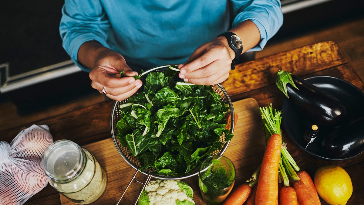 Una variedad de verduras coloridas