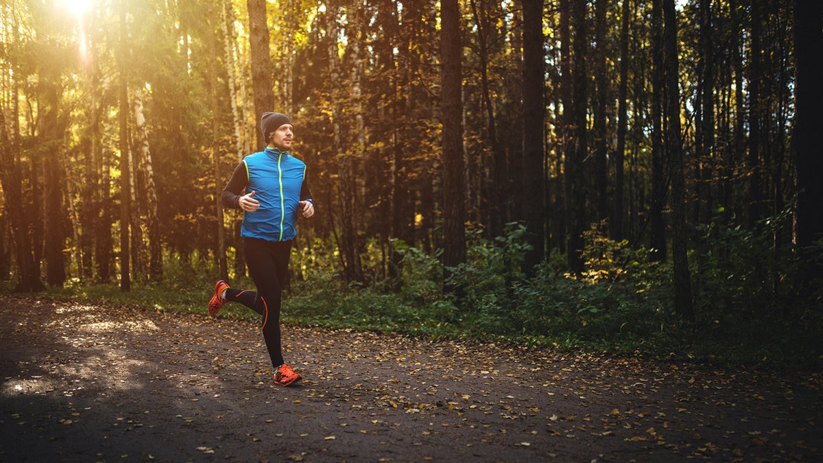 Es hora de empezar a cambiar a la ropa de correr para clima cálido. 