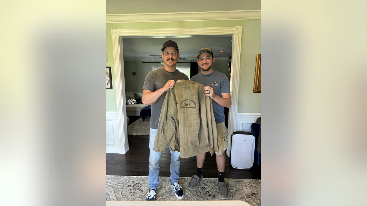 Un hombre de Texas encuentra el uniforme militar de su abuelo