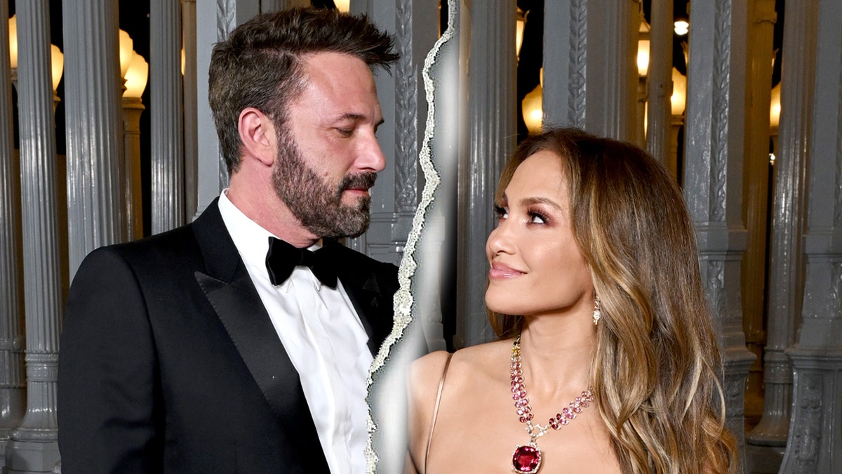 Jennifer Lopez sorri para Ben Affleck antes do divórcio.