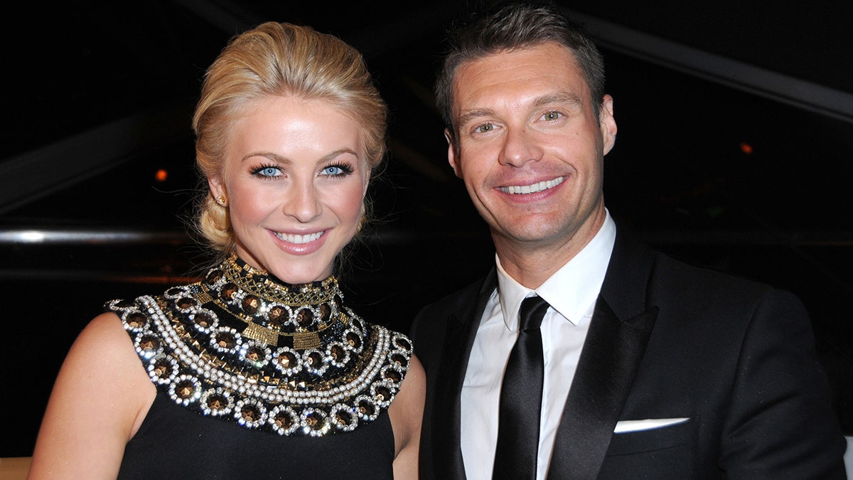 Julianne Hough y Ryan Seacrest en la fiesta posterior a los Globos de Oro.