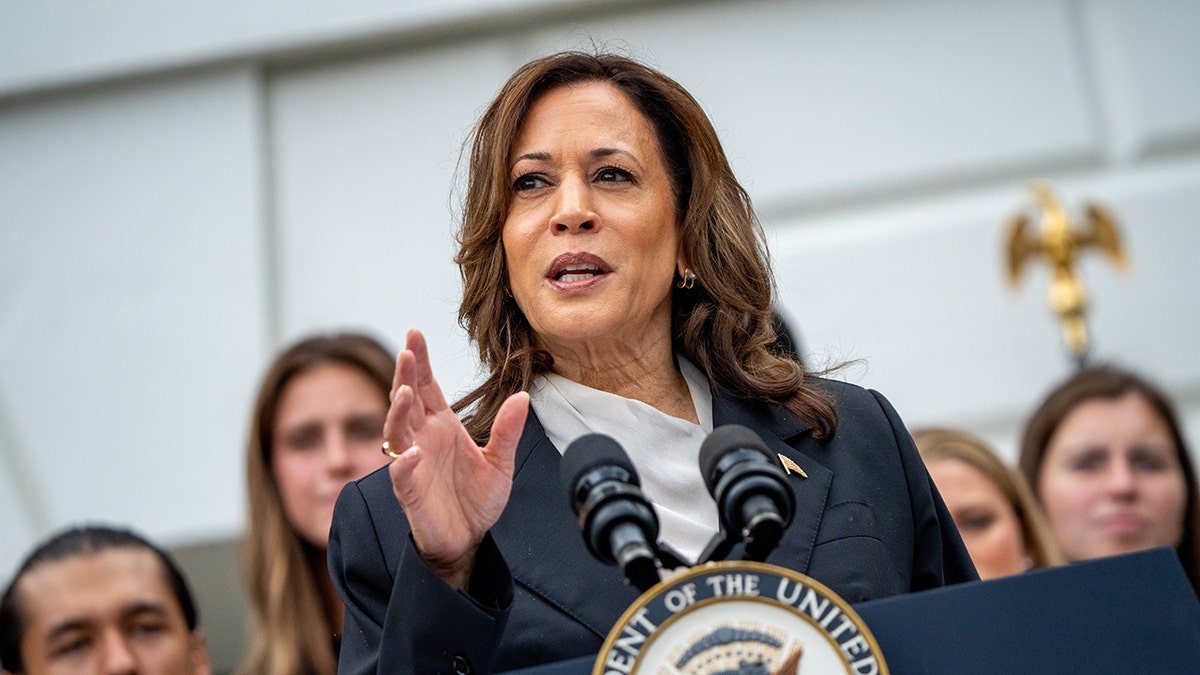 Kamala Harris al habla