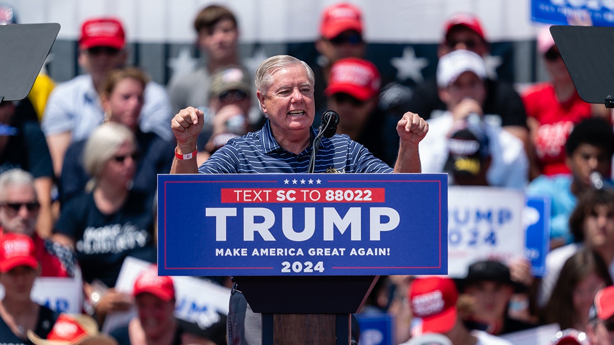 Lindsey Graham di rapat umum Trump 2023