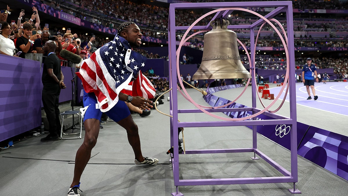 Noah Lyles rings the bell