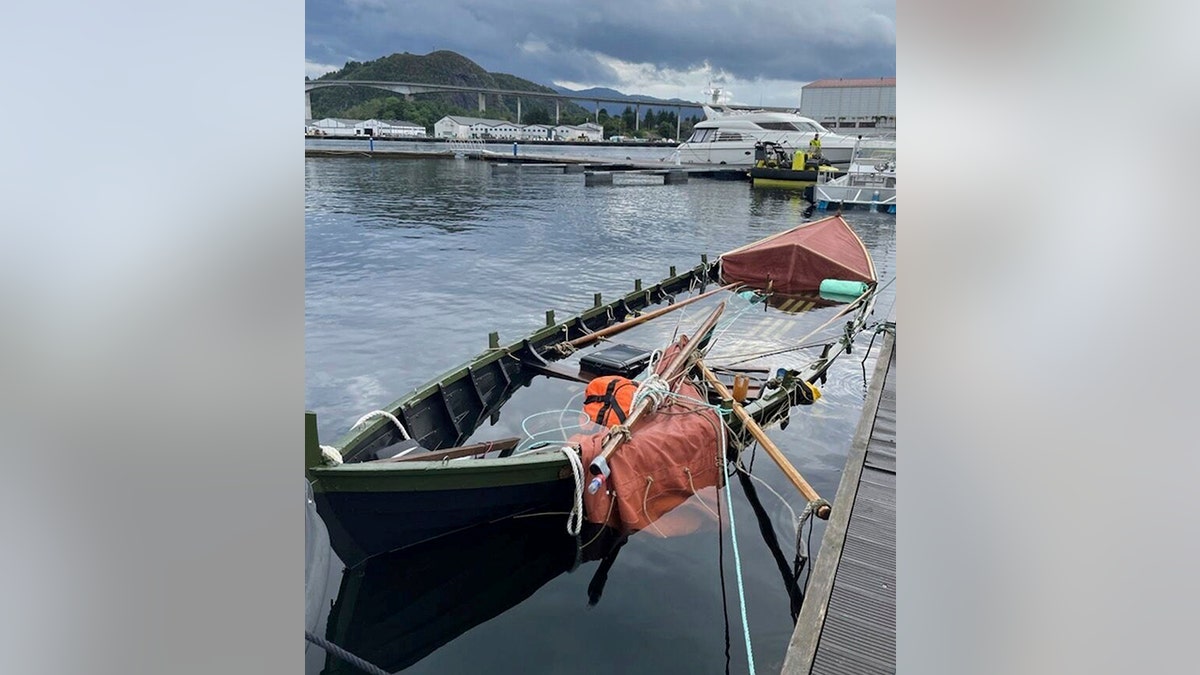 Réplica de barco vikingo atracado