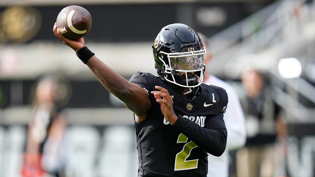 Shedeur Sanders, Travis Hunter shine as Colorado barely gets by North  Dakota State in season opener | Fox News