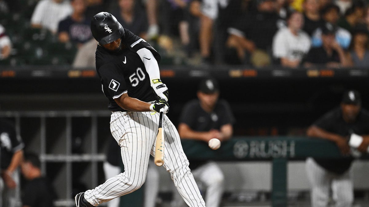 Lenyn Sosa at bat