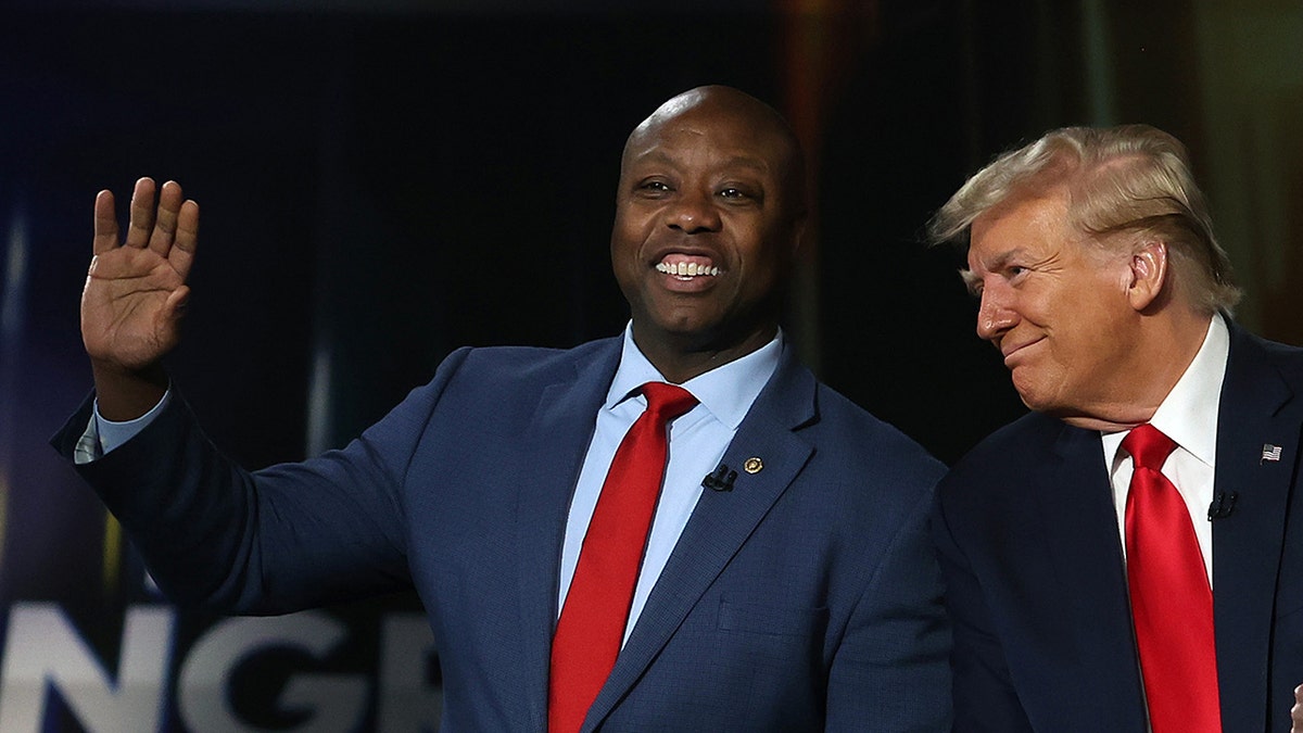 Senator Tim Scott z Trumpem w Karolinie Południowej