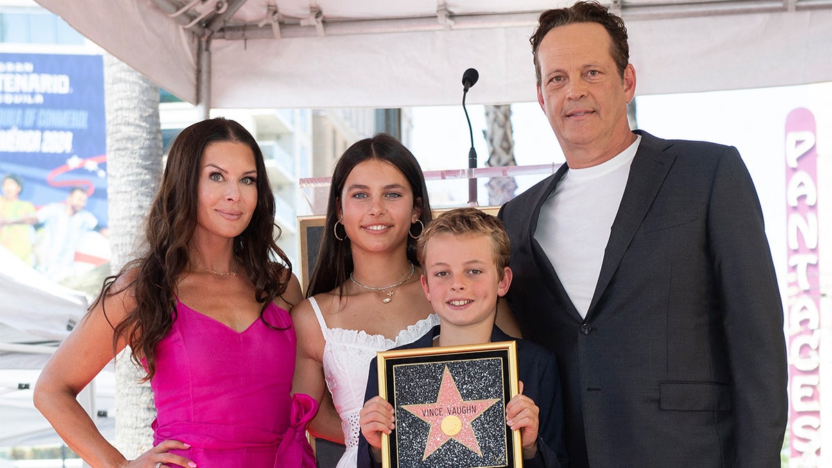 Vince Vaughn makes rare appearance with kids at Hollywood Walk of Fame ...