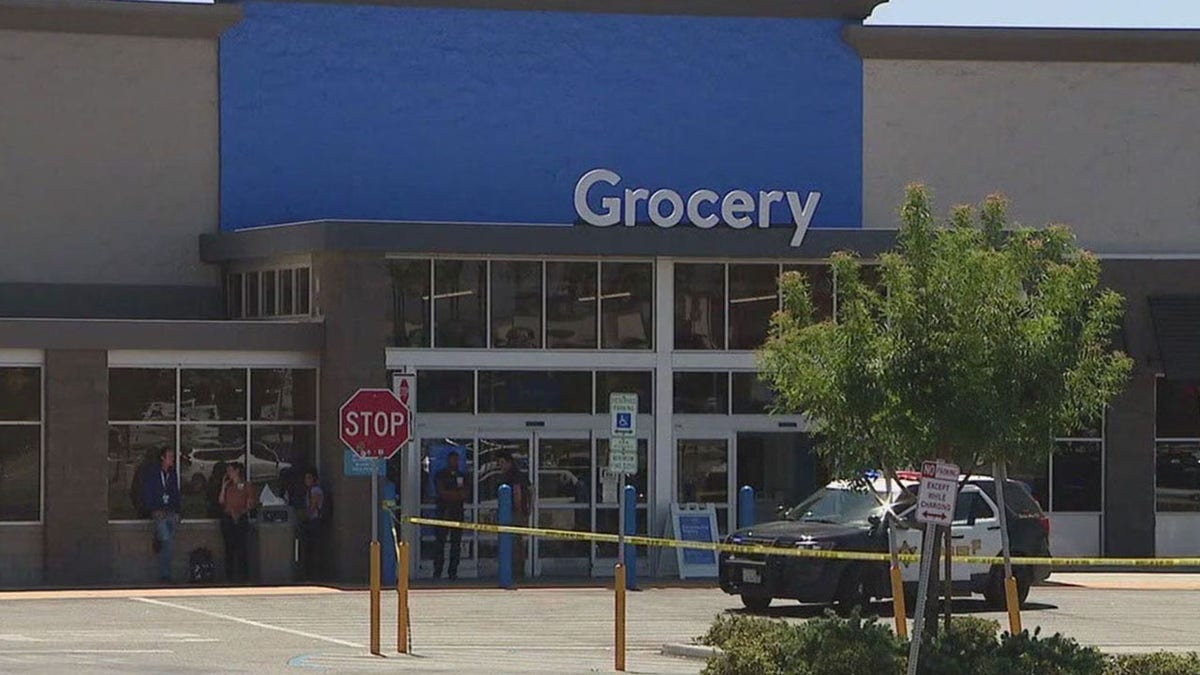 Walmart con cinta policial