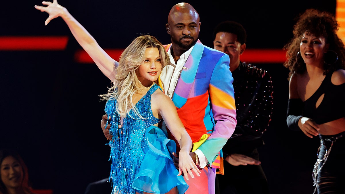 Witney Carson en Bailando con las estrellas