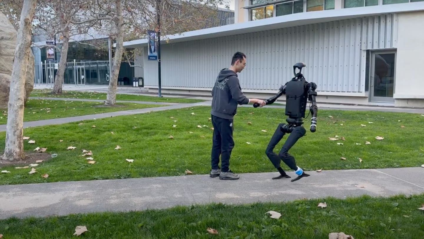 Engineers' Ingenious Invention: A Humanoid Robot with the Groove