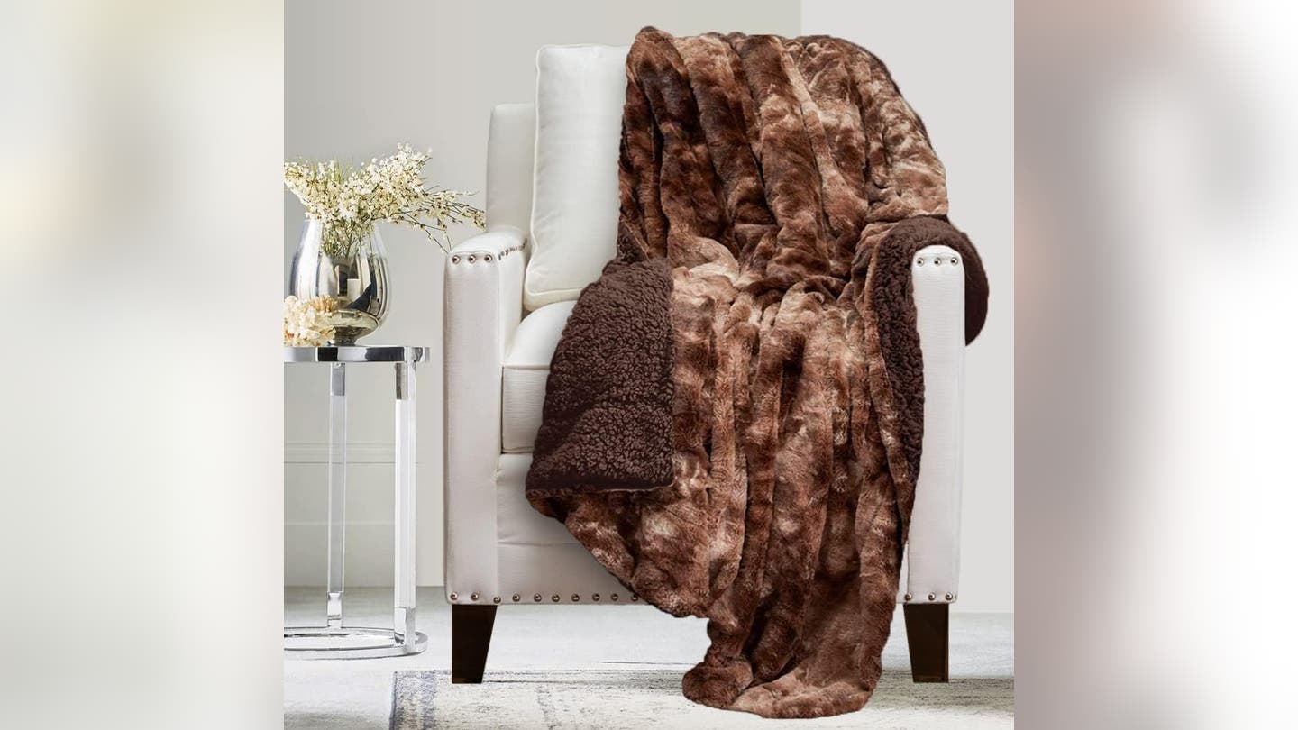 Cozy Up This Fall: A Guide to the Best Fall-Themed Blankets