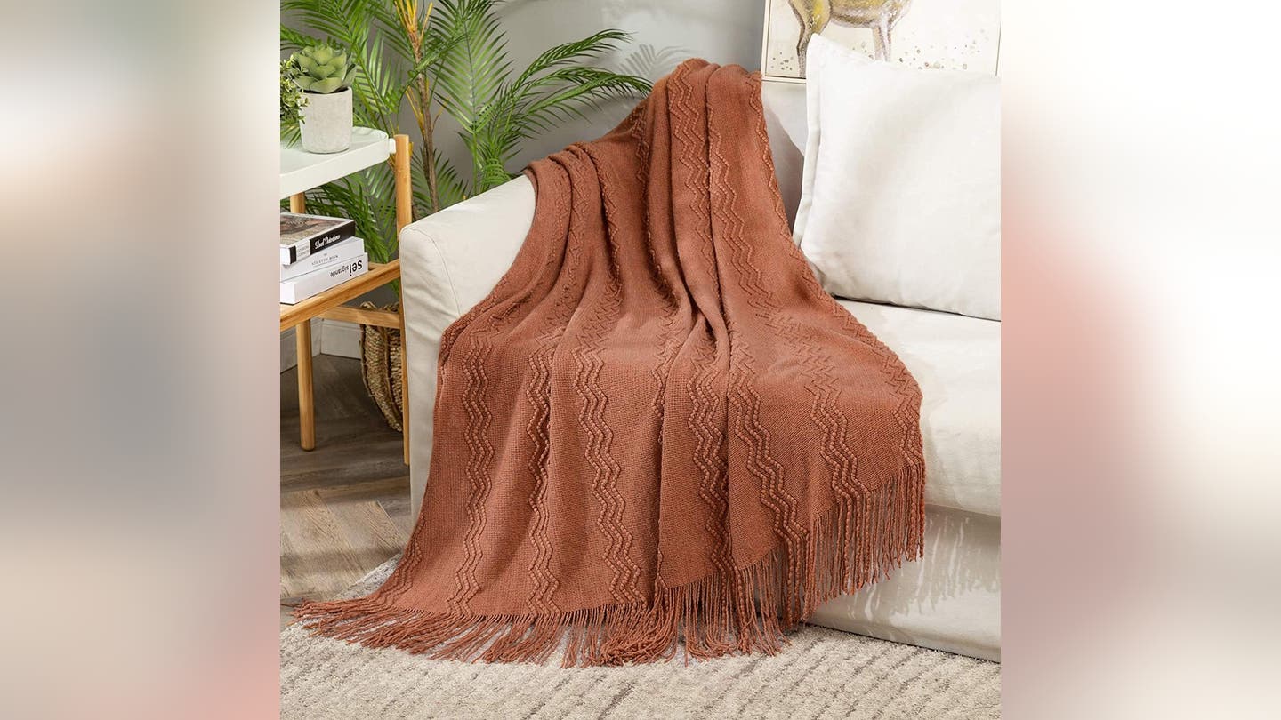 Cozy Up This Fall: A Guide to the Best Fall-Themed Blankets