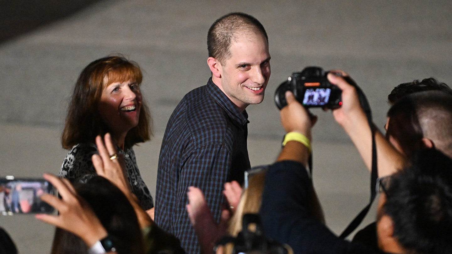 Moment of Triumph: Americans Freed from Russia Return Home to Joyful Welcome