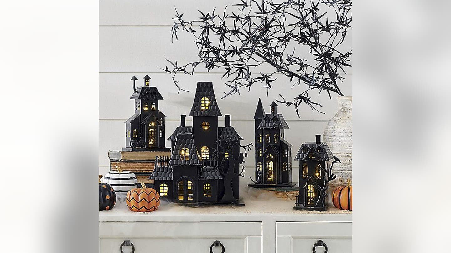 Spooky Halloween Accent Pieces to Create a Festive Atmosphere